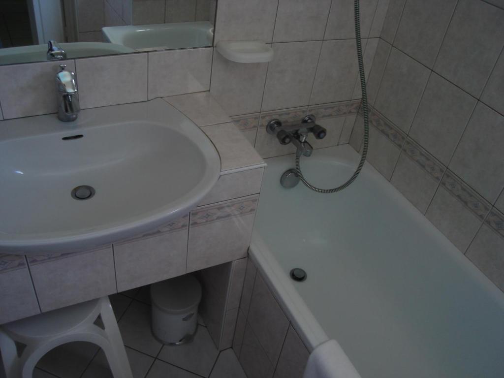 Hotel Beausejour Chaudes-Aigues Room photo